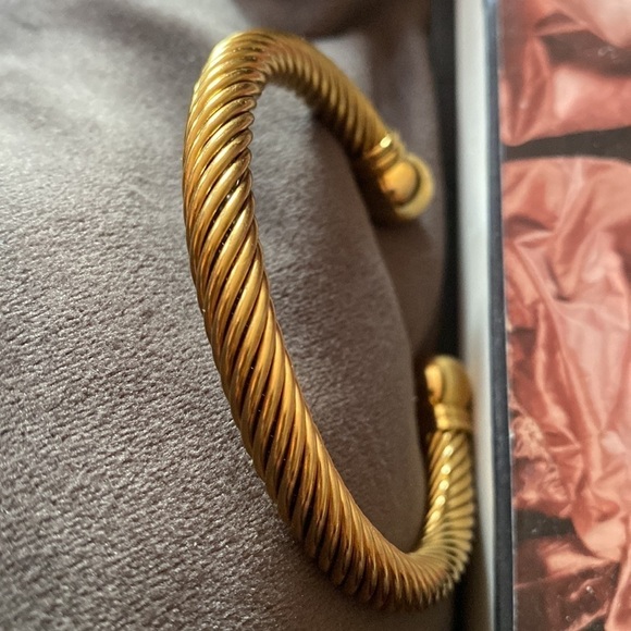 ⭐️24  carat gold plated fashion twisted open bangle bracelet - Picture 4 of 10